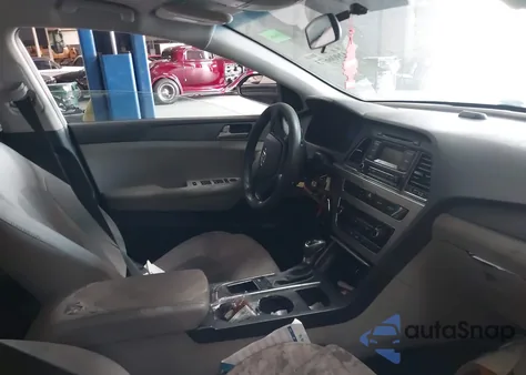 2017 Hyundai Sonata z USA, uszkodzony, nr VIN 5NPE24AF4HH563108